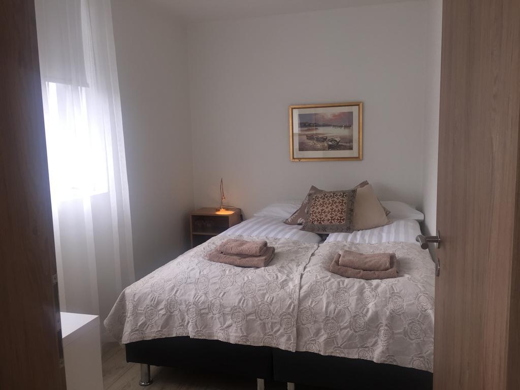 Hvíta húsið, Kirkjubraut 48 Apartamento Höfn Exterior foto