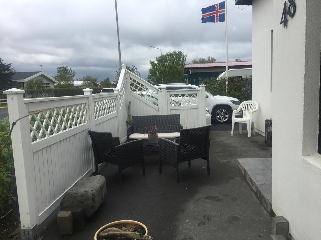 Hvíta húsið, Kirkjubraut 48 Apartamento Höfn Exterior foto