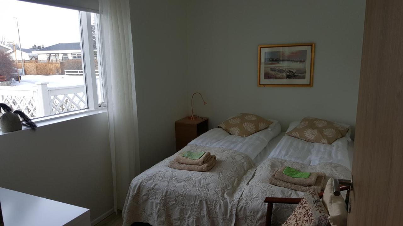 Hvíta húsið, Kirkjubraut 48 Apartamento Höfn Exterior foto